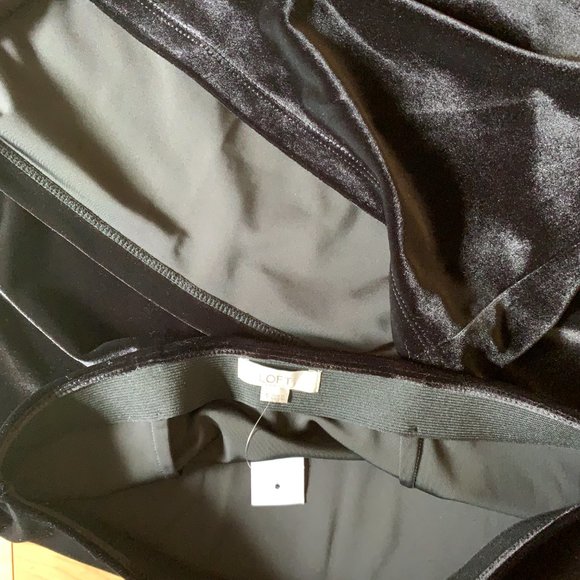 NWT LOFT Black Velvet Skirt - Picture 3 of 4